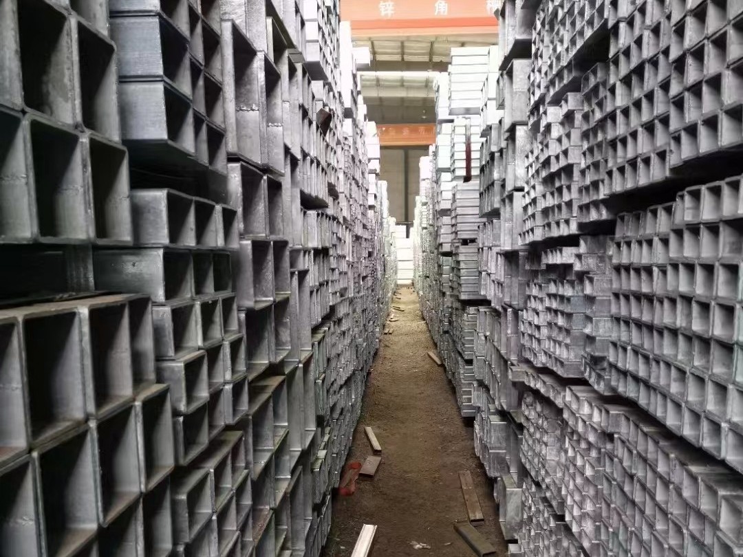 淺談鍍鋅<i style='color:red'>方管的用途</i>分類以及特點。